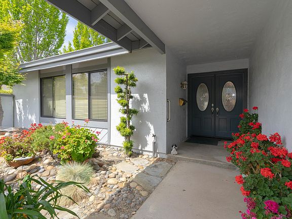 2nd image of 951 De Soto Ln