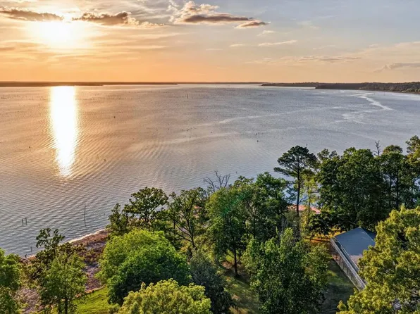 333 Holly Cir, Etoile, TX 75944