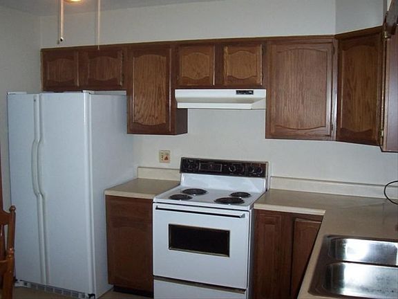 3rd image of 1732 Uppingham Dr