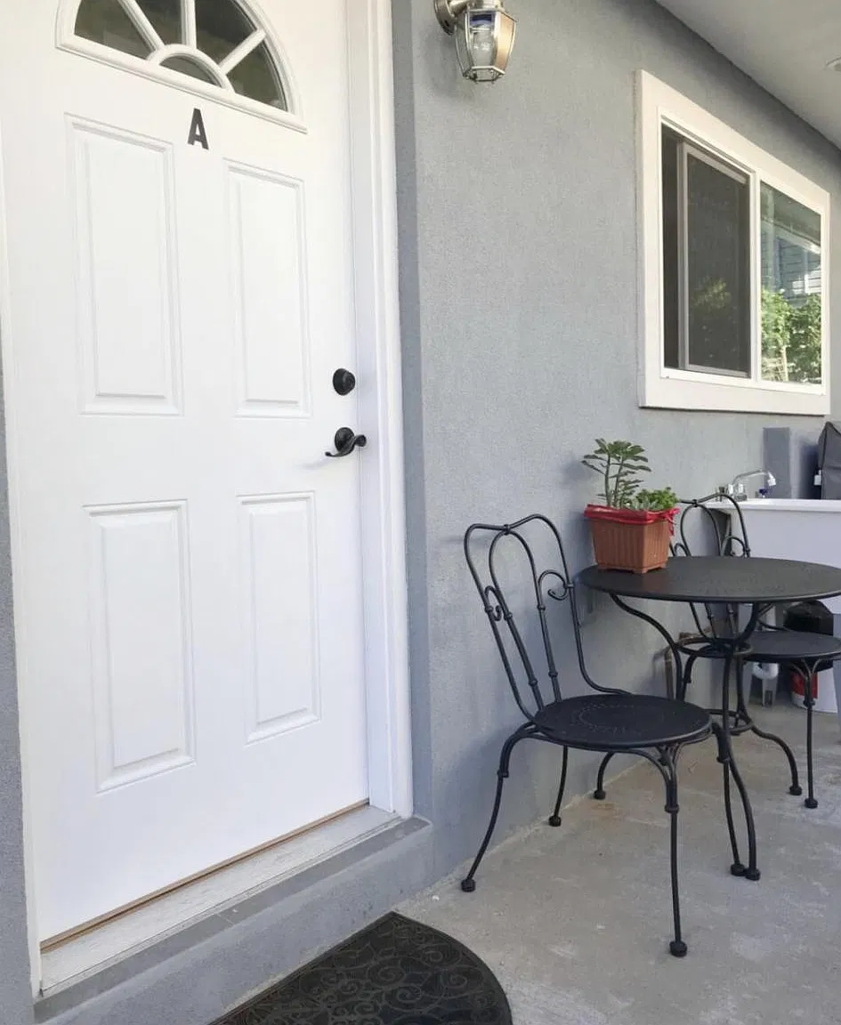2 bed, 750 sqft, $2,500 — Photo 1