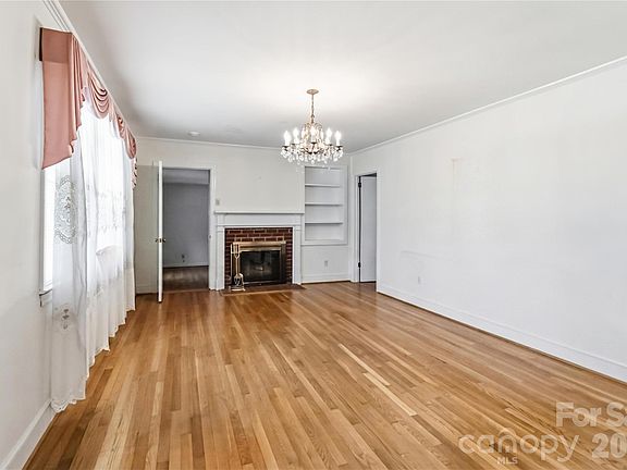 5th image of 3836 York St