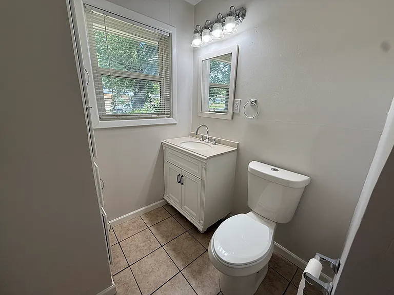 1915 Fairfax Dr — Photo 15