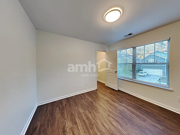 977 Grenier Ter — Photo 13