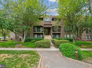 11256 Chestnut Grove Sq, Reston, VA 20190
