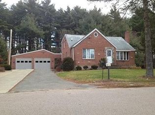 35 Lakeview Ave, Taunton, MA 02780