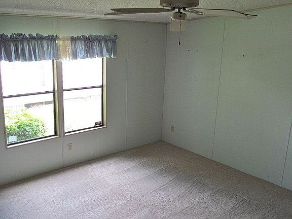 3rd image of 135 Woodsmill Blvd