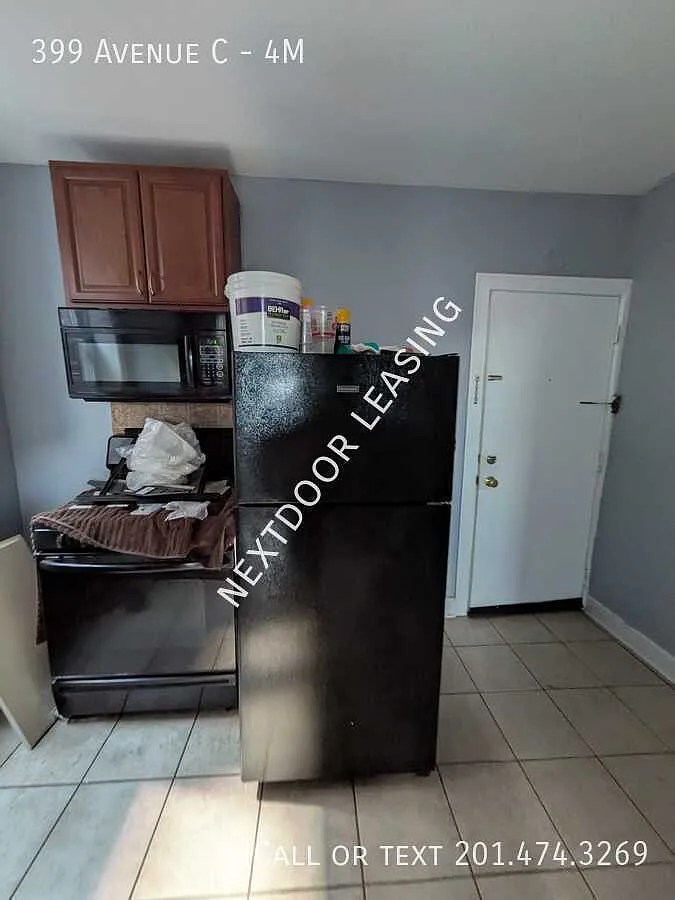 399 Avenue C — Photo 2