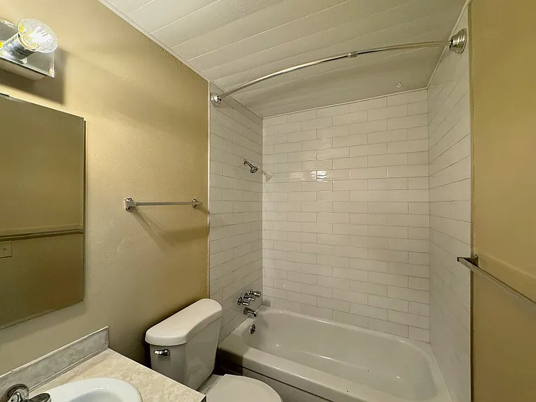 Oakwood Terrace Apartments — Photo 10