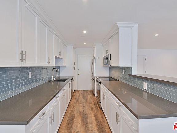 4th image of 136 S Palm Dr #102