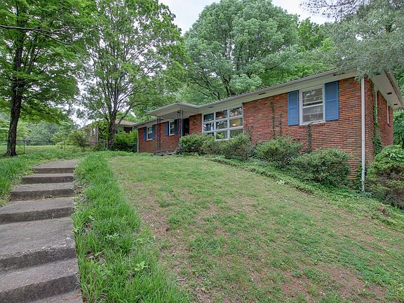 3rd image of 6 Concord Dr