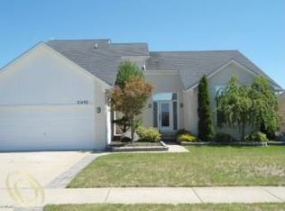 51490 Pinewood Dr, Macomb, MI