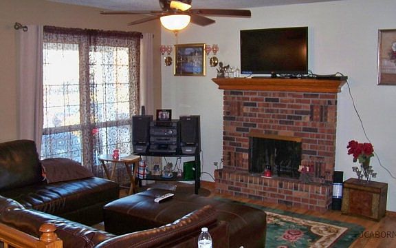 3rd image of 4923 Woodhaven Dr