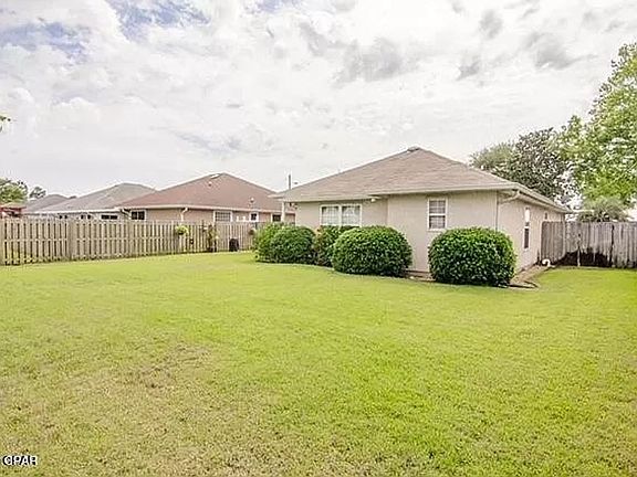 2nd image of 205 Wisteria St
