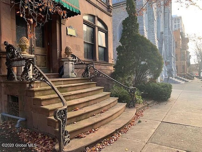3rd image of 281 State Street