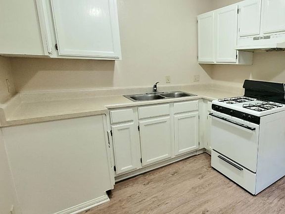 2nd image of 563 N Mar Vista Ave APT 103