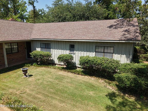 2nd image of 731 Academy Dr