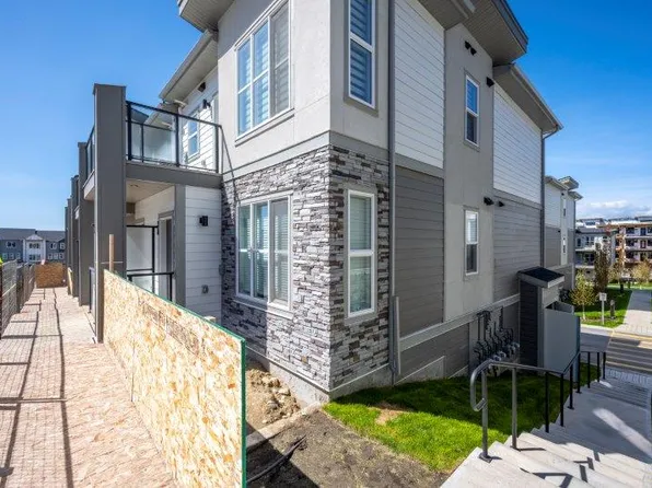 2117 81st St SW, Calgary, AB