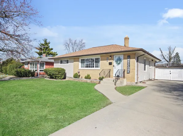 8213 Kooy Dr, Munster, IN 46321