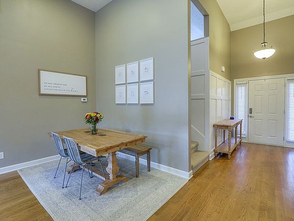 Entry Way/Dining