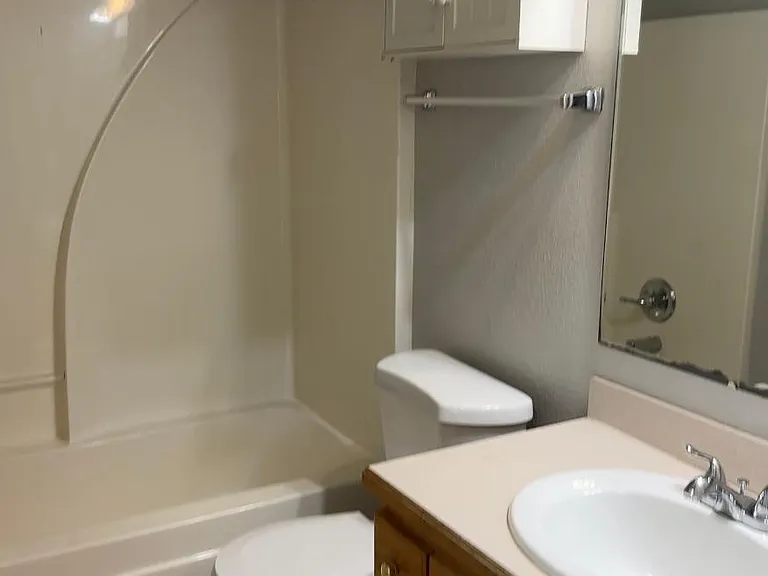 847 Locust St — Photo 16