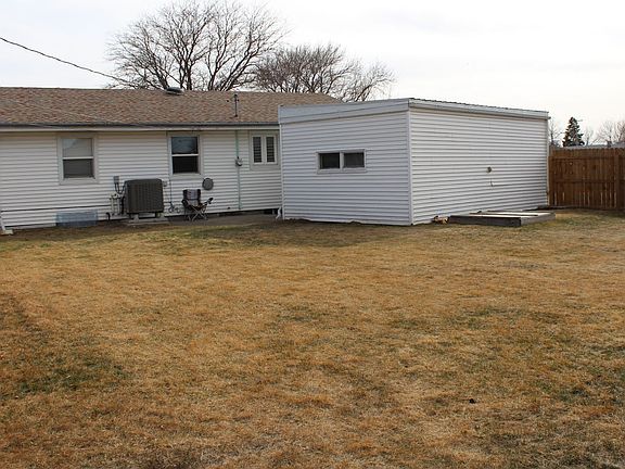 4th image of 1104 East St