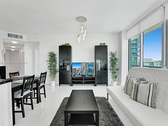 5th image of 1111 SW 1st Ave APT 2325