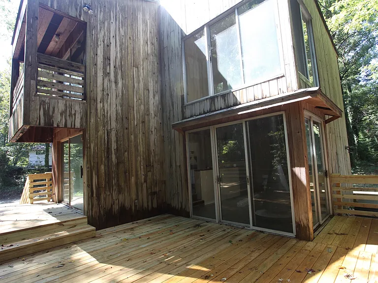 1323 Hickory Ln — Photo 4