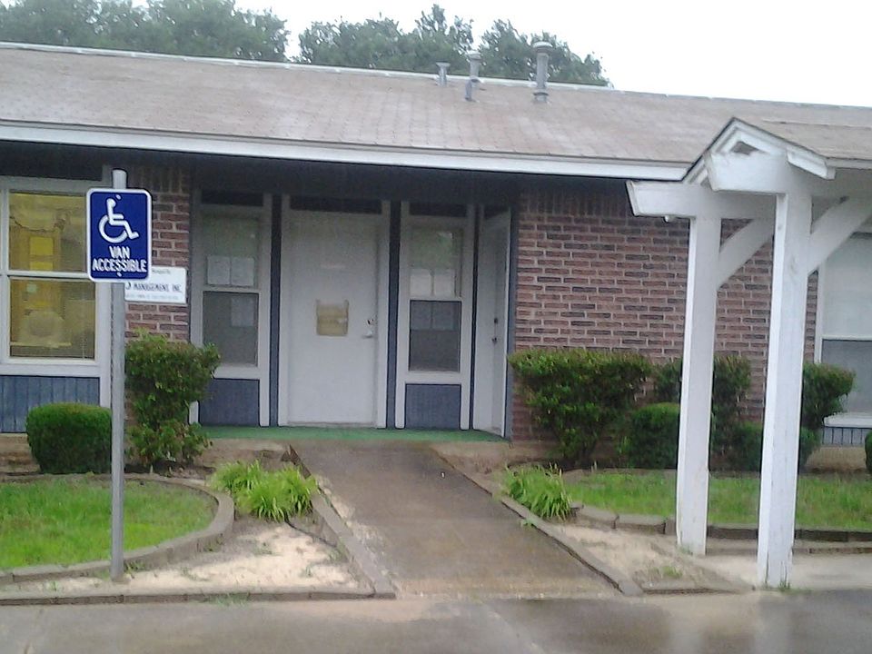 2nd image of 700 W Broad St #5196