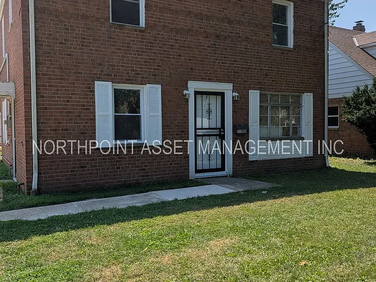 21000 Crystal Ave — Photo 1