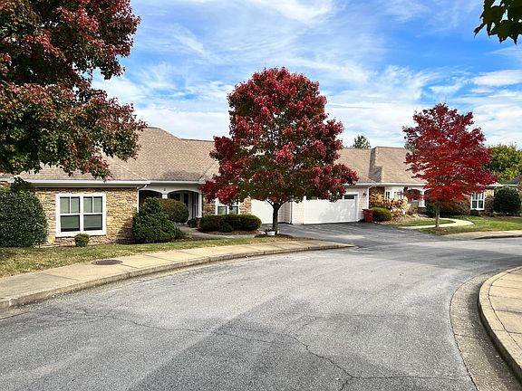 3rd image of 211 University Pkwy
