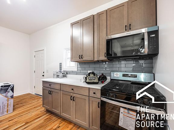 4th image of 1742 N California Ave #3R