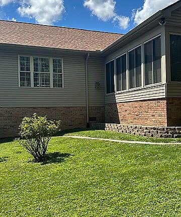 3rd image of 1659 Amanda Dr
