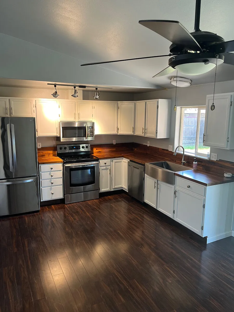 Building Photo - 3774 S Redwood Dr