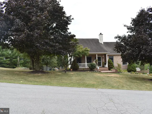 181 Mustang Dr, Falling Waters, WV 25419