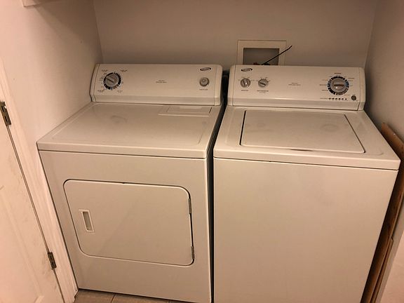 Washer/dryer included