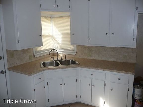 5th image of 704 NW 31st St