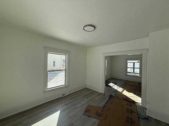 3rd image of 823 N West Ave