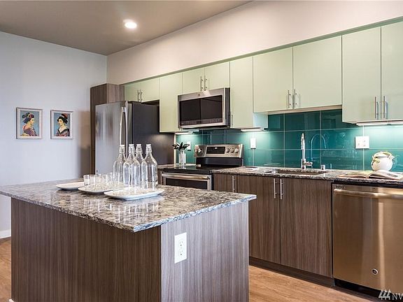 4th image of 1085 103rd Ave NE APT 610