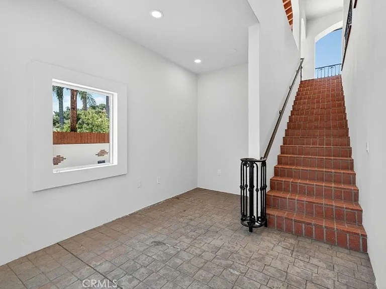 760 N Huntington St — Photo 3