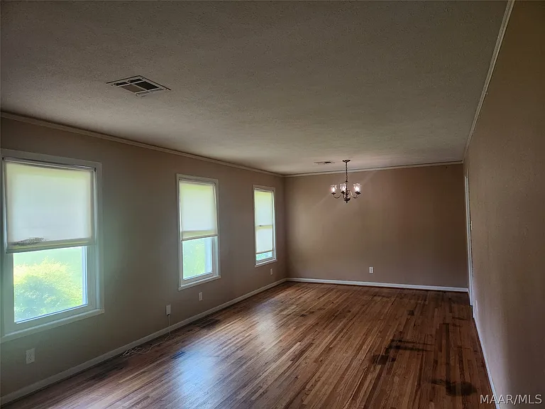 1203 Oates Rd — Photo 5