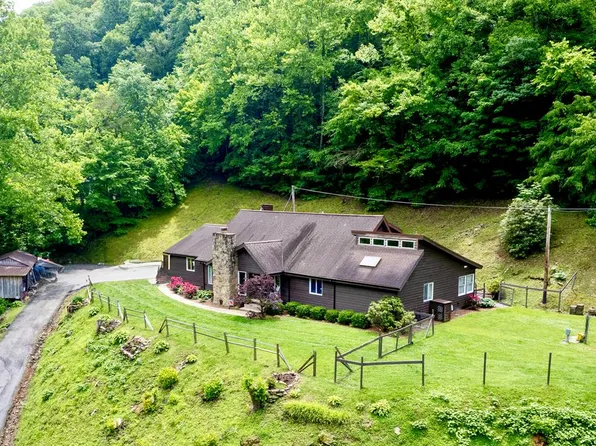 182 Jimmies Creek Rd, Regina, KY 41559