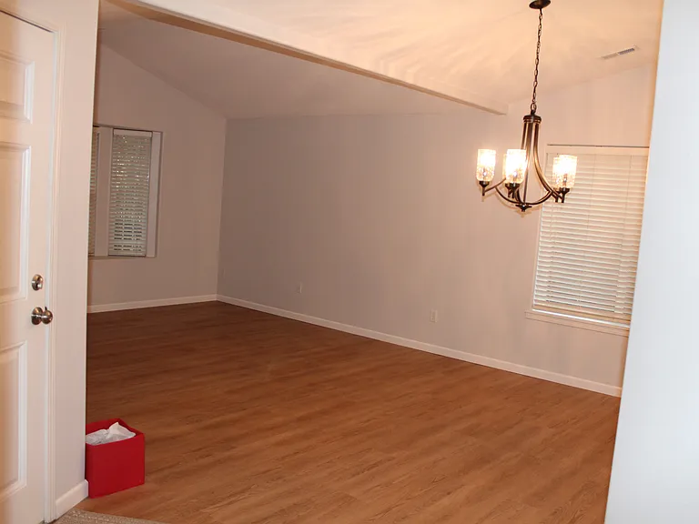 Dining or bonus room