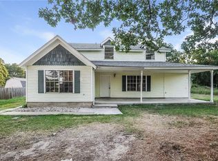 324 Oakwood St, Azle, TX 76020