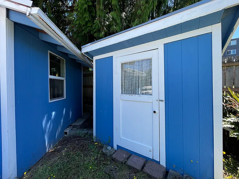 1129 Pleasant Ave — Photo 8