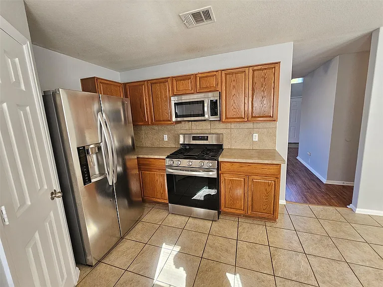 580 Hometown Pkwy — Photo 12