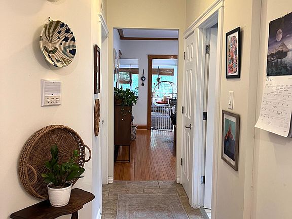 4th image of 5040 W Cullom Ave #2
