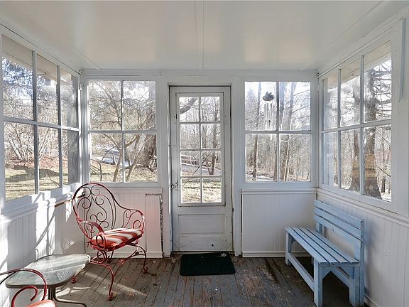 5th image of 155 Lee Hollow Rd