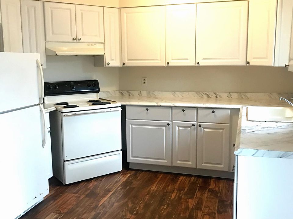 1st image of 1440 SE Oak St APT 2