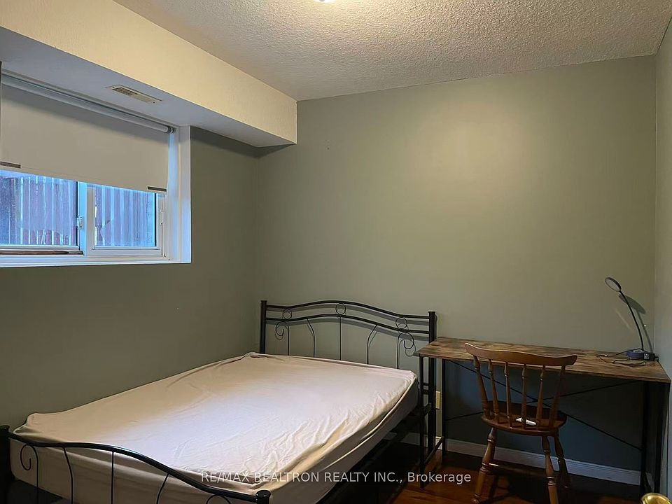 1st image of 31 Erbsville Ct Room C