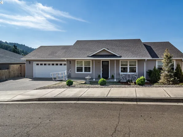 977 Forest Heights St, Sutherlin, OR 97479